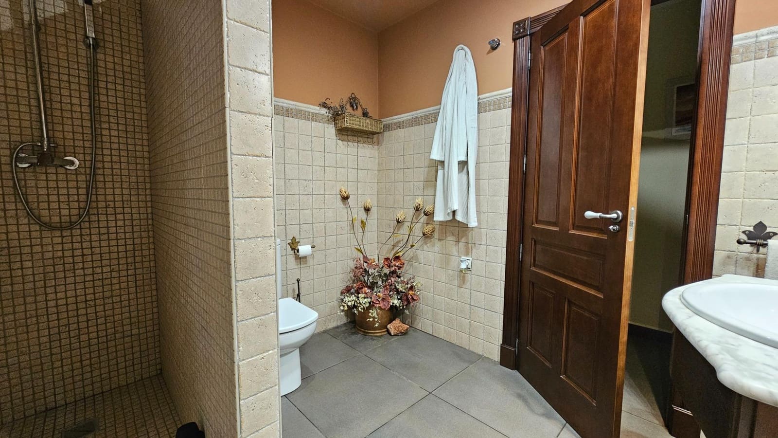 5 bedroom Villa for sale in Cordoba city with pool garage - € 580,000 (Ref: 9359980)