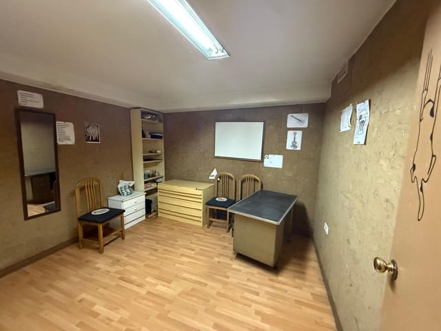 Commercieel te koop in Centro, Córdoba stad - € 155.000 (Ref: 9359982)