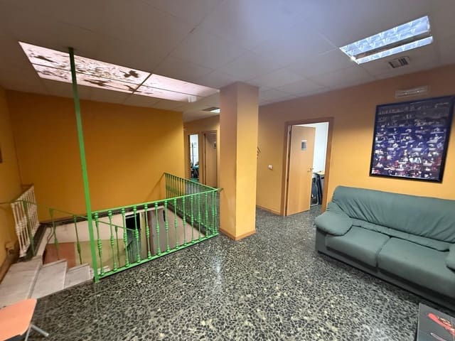 Commercieel te koop in Centro, Córdoba stad - € 155.000 (Ref: 9359982)