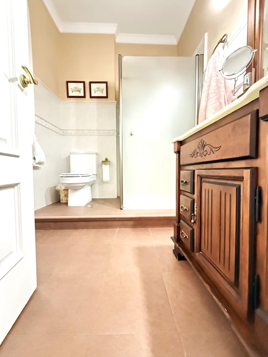 6 makuuhuone Omakotitalo myytävänä paikassa Posadas mukana 
autotalli - 348 000 € (Ref: 9360001)