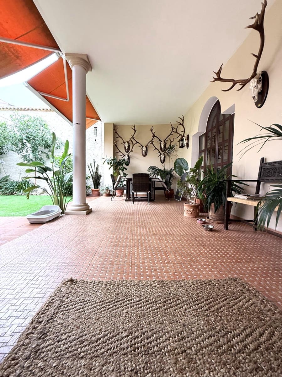 6 makuuhuone Omakotitalo myytävänä paikassa Posadas mukana 
autotalli - 348 000 € (Ref: 9360001)