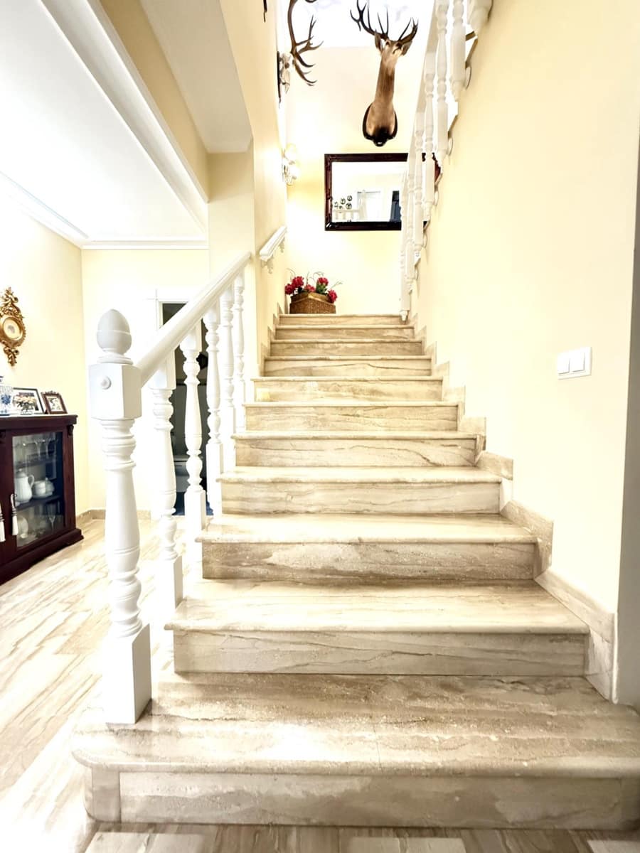 6 makuuhuone Omakotitalo myytävänä paikassa Posadas mukana 
autotalli - 348 000 € (Ref: 9360001)