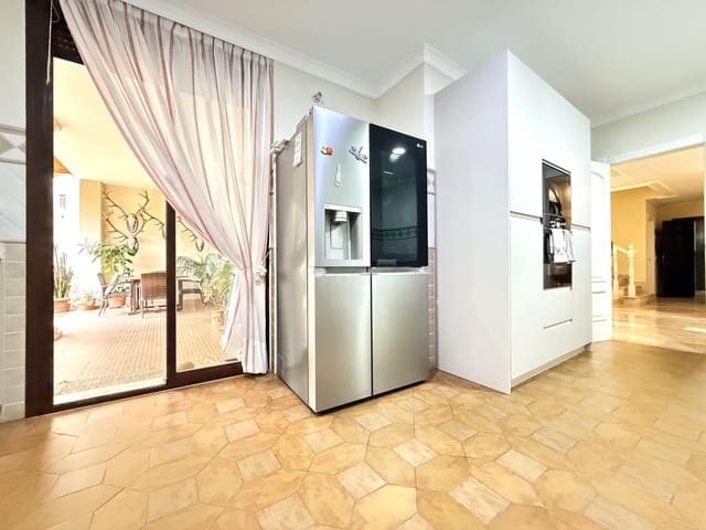 6 makuuhuone Omakotitalo myytävänä paikassa Posadas mukana 
autotalli - 348 000 € (Ref: 9360001)