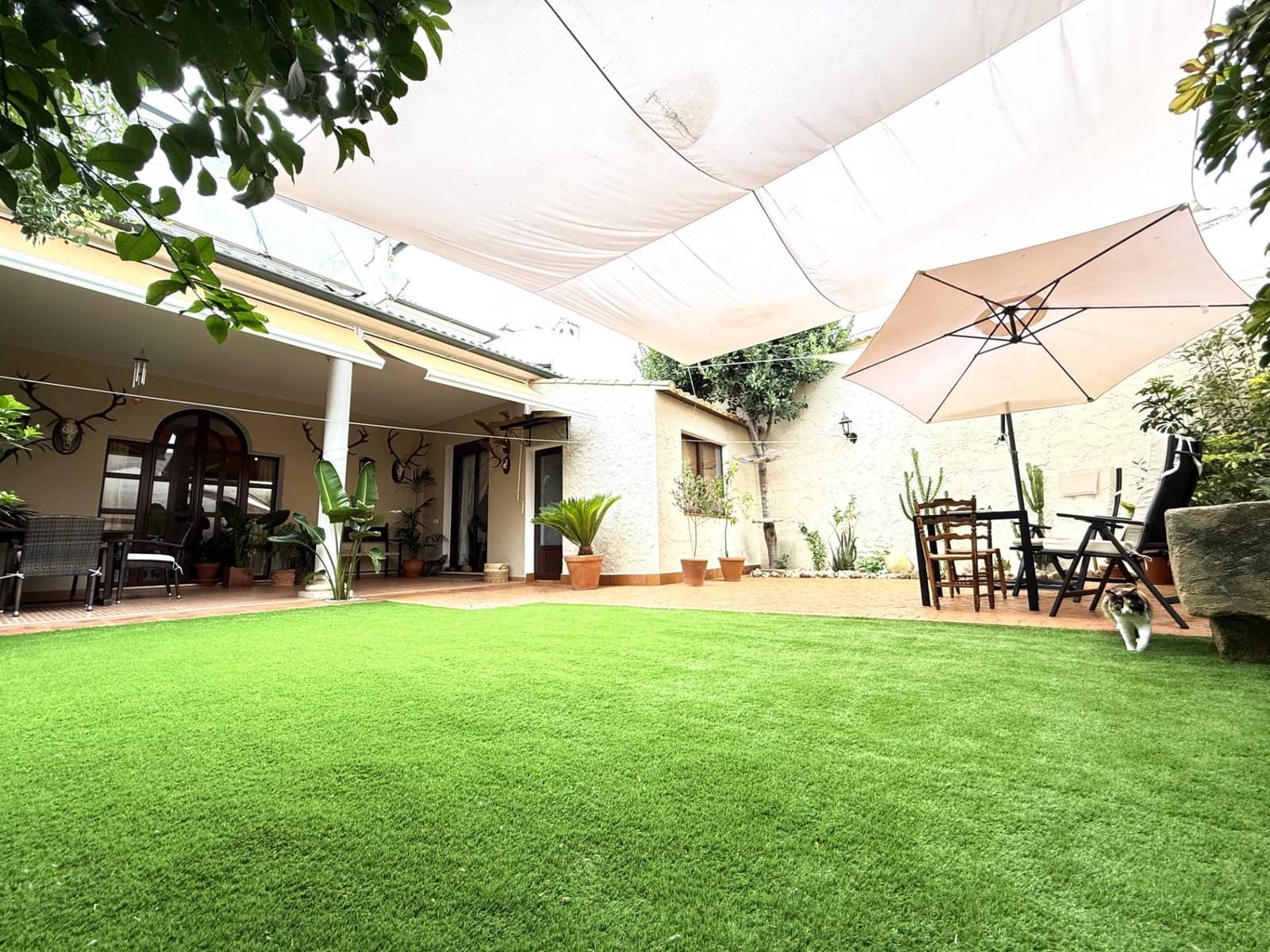 6 makuuhuone Omakotitalo myytävänä paikassa Posadas mukana 
autotalli - 348 000 € (Ref: 9360001)