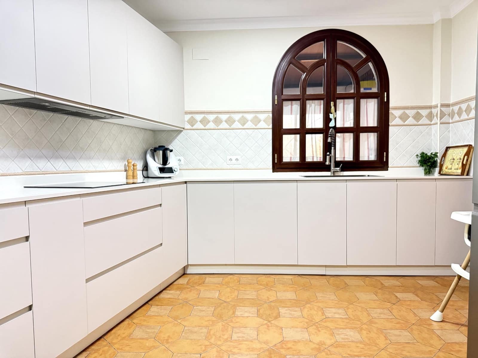 6 makuuhuone Omakotitalo myytävänä paikassa Posadas mukana 
autotalli - 348 000 € (Ref: 9360001)