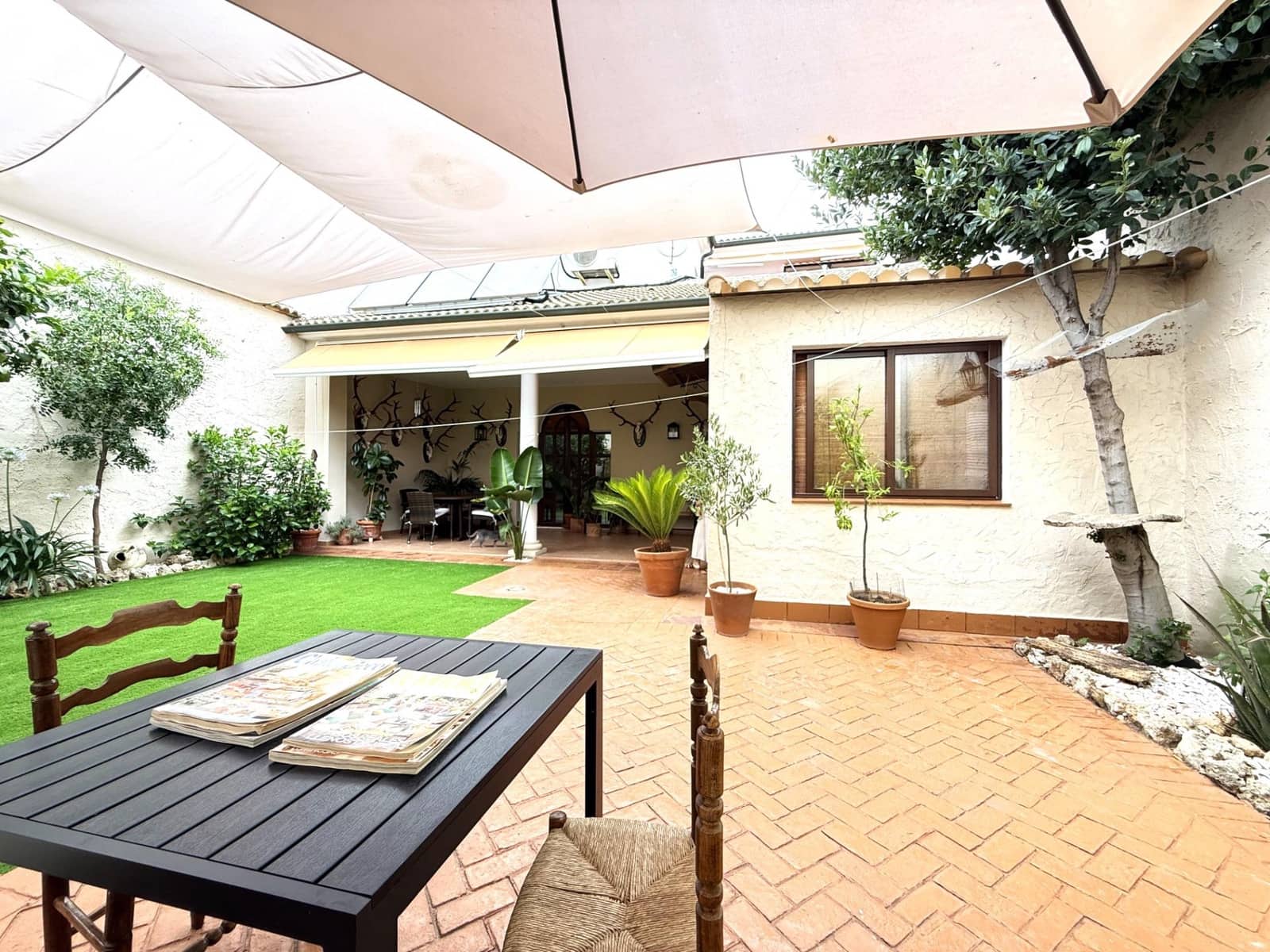 6 makuuhuone Omakotitalo myytävänä paikassa Posadas mukana 
autotalli - 348 000 € (Ref: 9360001)