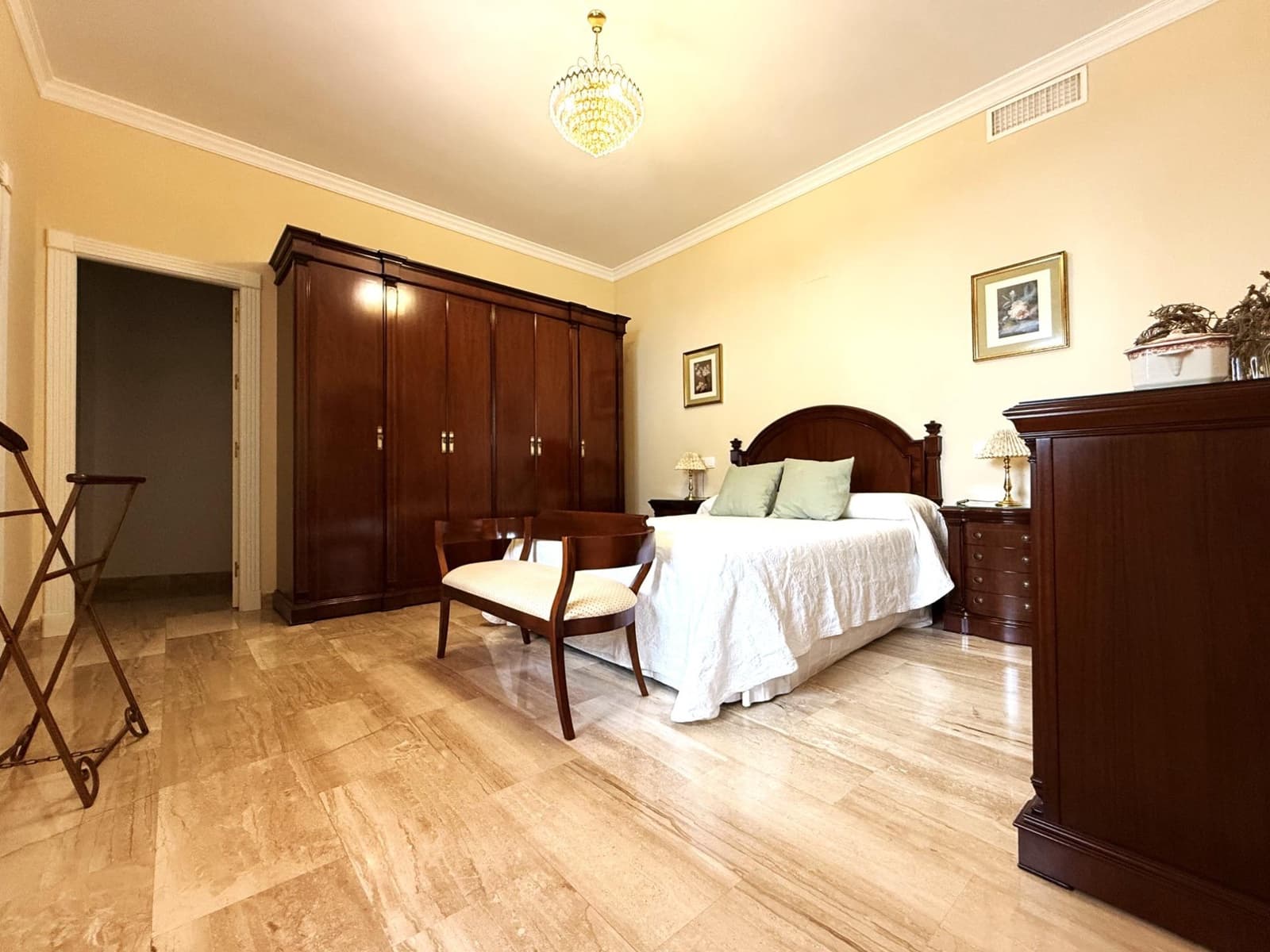 6 makuuhuone Omakotitalo myytävänä paikassa Posadas mukana 
autotalli - 348 000 € (Ref: 9360001)