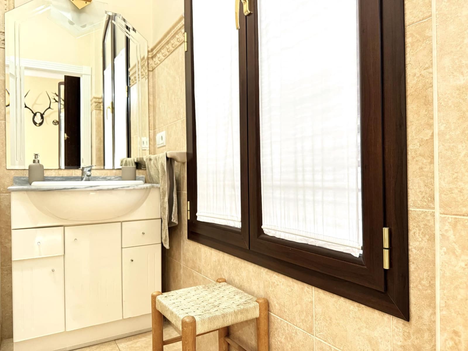 6 makuuhuone Omakotitalo myytävänä paikassa Posadas mukana 
autotalli - 348 000 € (Ref: 9360001)