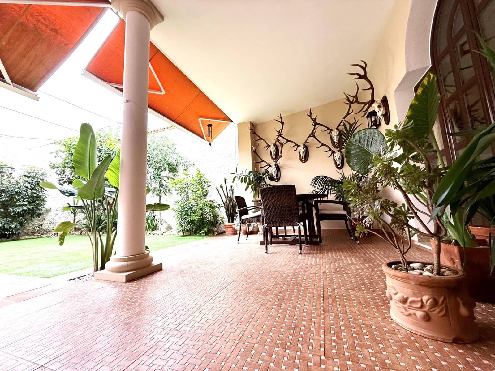 6 makuuhuone Omakotitalo myytävänä paikassa Posadas mukana 
autotalli - 348 000 € (Ref: 9360001)