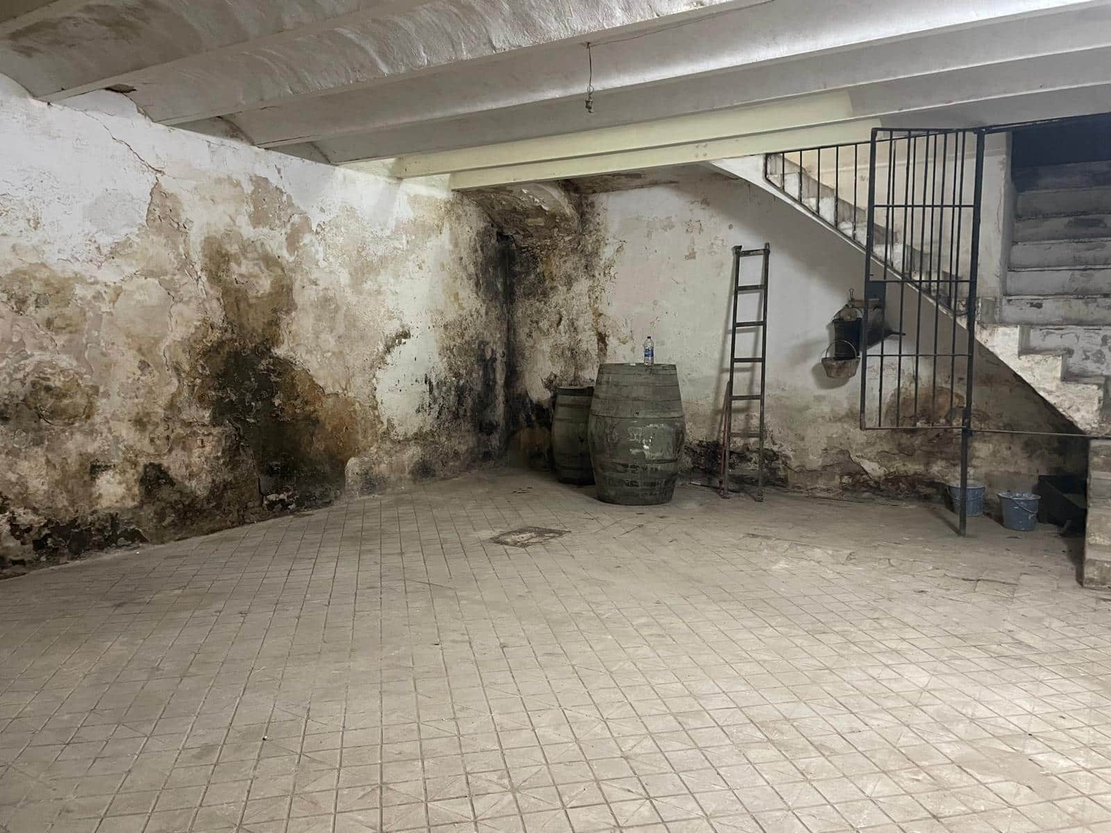 Commerciale in vendita in Cordova citta - 95.000 € (Rif: 9360016)