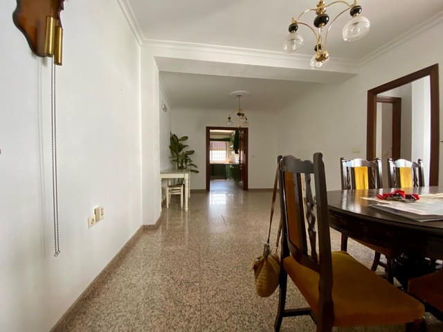3 bedroom Flat for sale in Alcolea, Córdoba city - € 123,500 (Ref: 9360017)