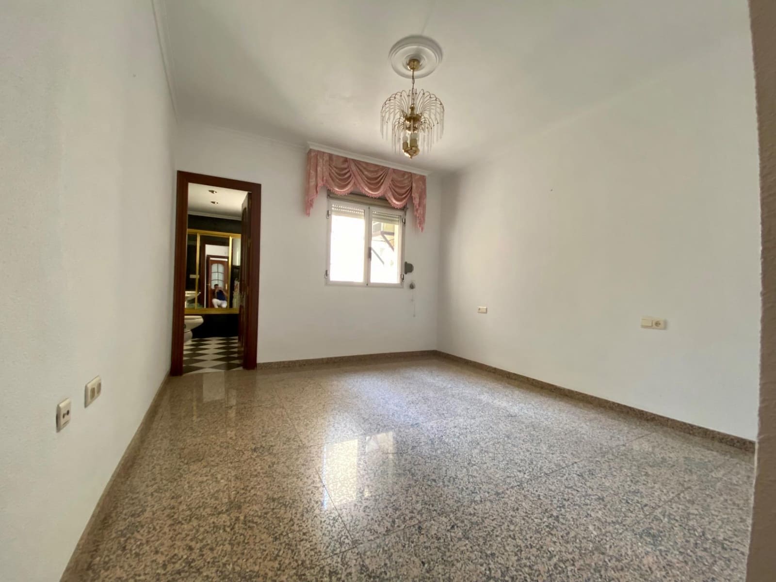 3 Zimmer Wohnung zu verkaufen in Cordoba Stadt - 123.500 € (Ref: 9360017)