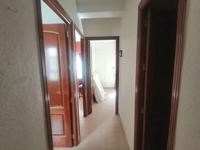 3 quarto Apartamento para venda em Huerta de la Reina, Córdova cidade - 149 900 € (Ref: 9360025)