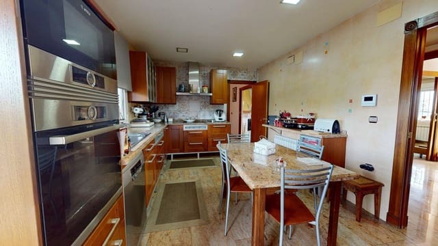 6 sovrum Villa till salu i Córdoba stad med pool garage - 900 000 € (Ref: 9360030)