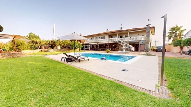 6 sovrum Villa till salu i Córdoba stad med pool garage - 900 000 € (Ref: 9360030)