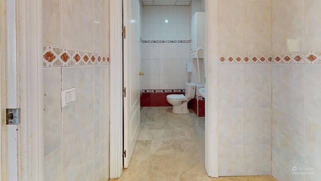 Comercial para venda em Córdova cidade - 65 000 € (Ref: 9360031)