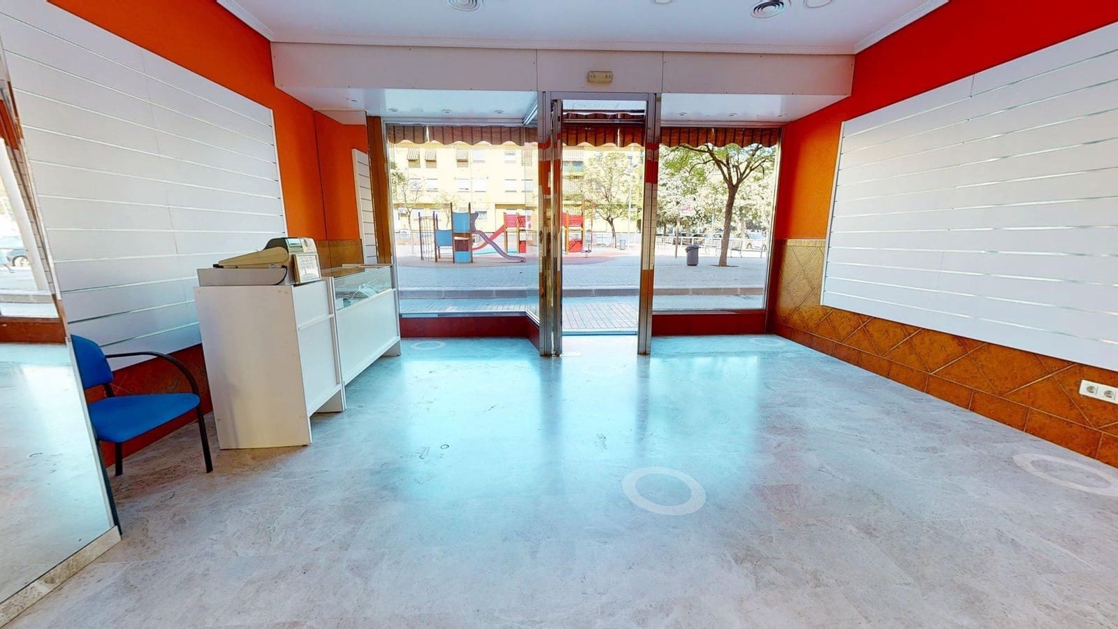 Comercial para venda em Cordova cidade - 65 000 € (Ref: 9360031)