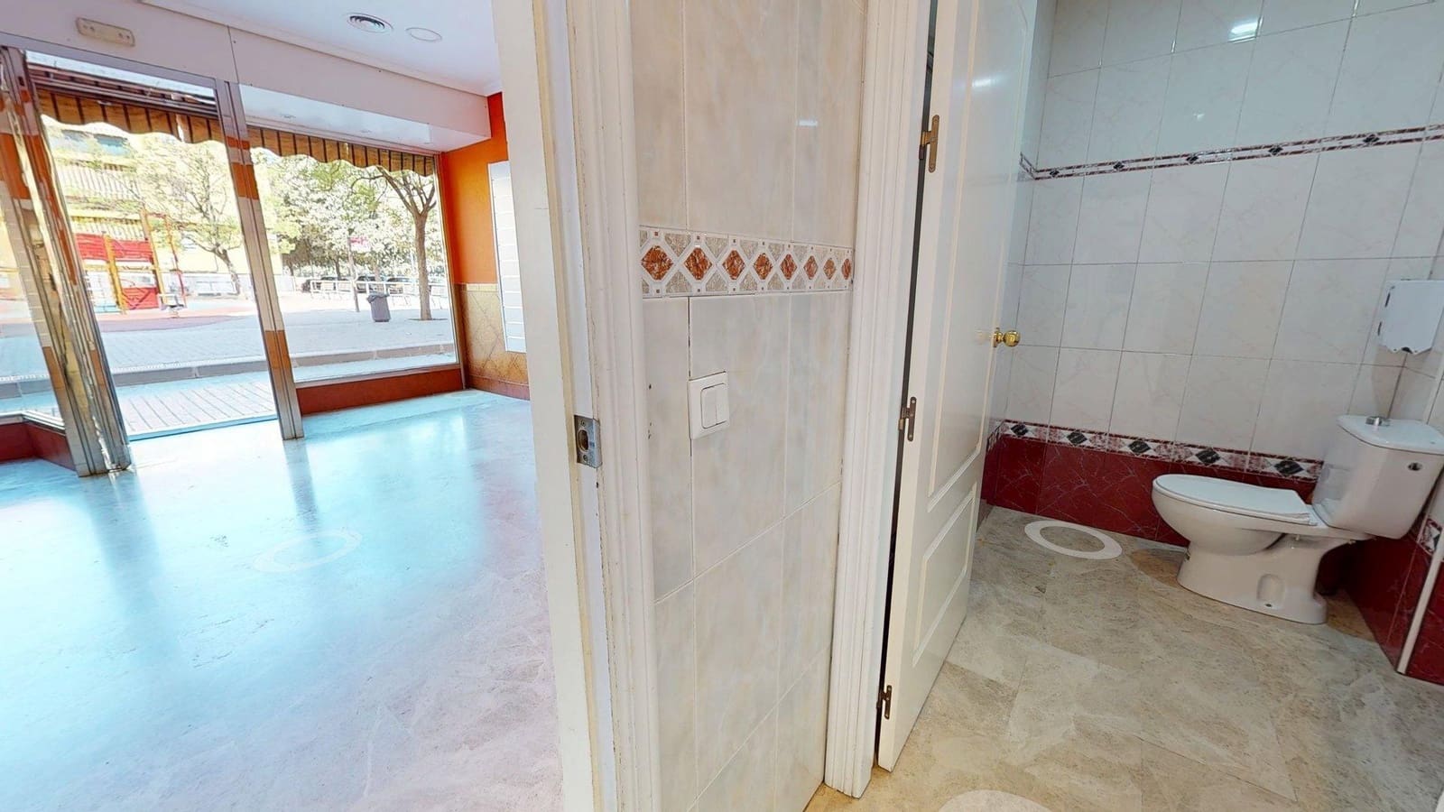 Comercial para venda em Cordova cidade - 65 000 € (Ref: 9360031)