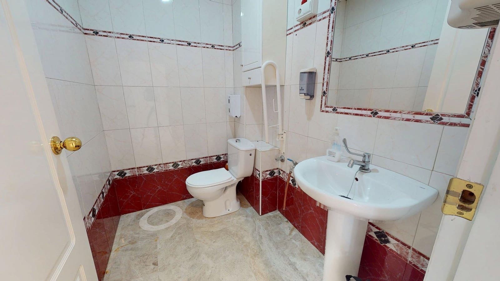 Comercial para venda em Cordova cidade - 65 000 € (Ref: 9360031)