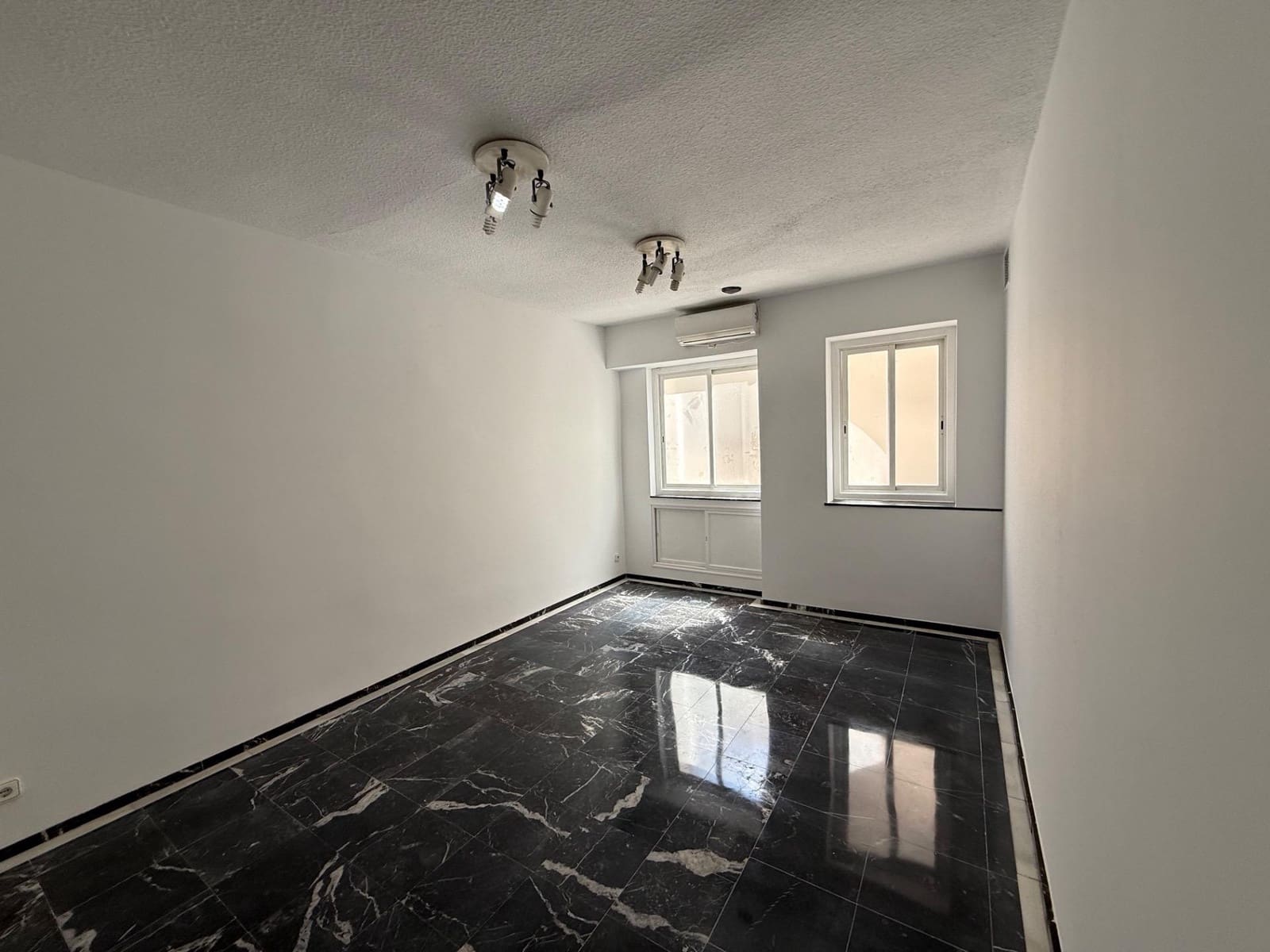 4 sovrum Kontor att hyra i Cordoba stad - 1 775 € (Ref: 9360032)