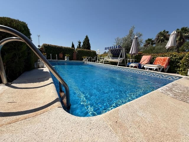 4 soveværelse Villa til salg i Córdoba by med swimmingpool - € 525.000 (Ref: 9360040)