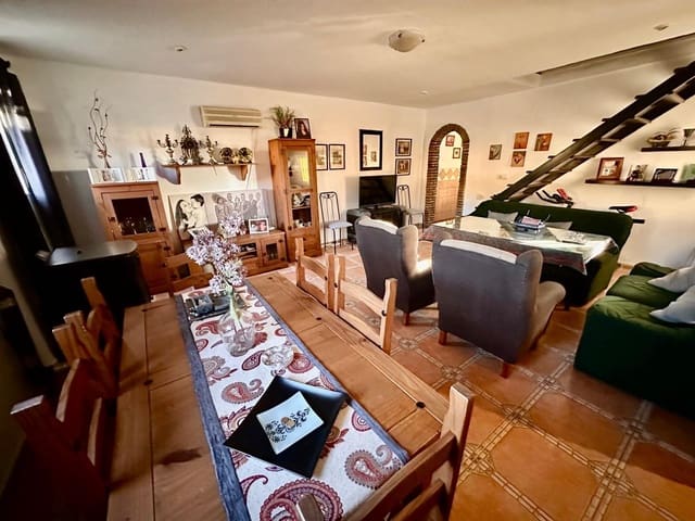 4 bedroom Villa for sale in Fuente Obejuna with pool - € 84,000 (Ref: 9360043)