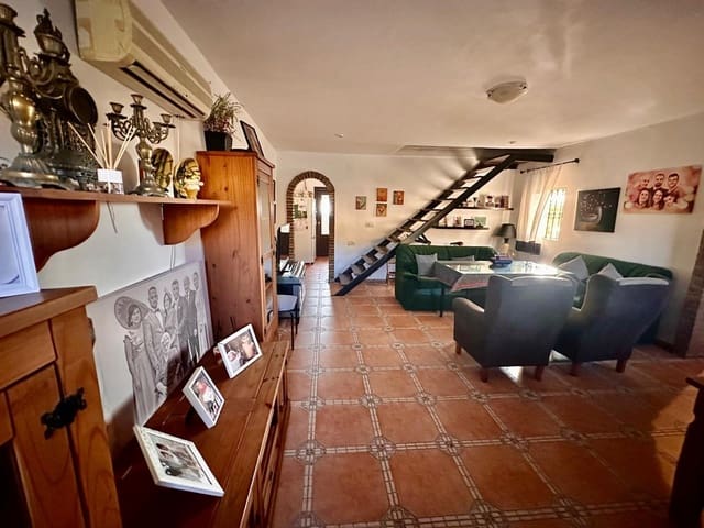 4 bedroom Villa for sale in Fuente Obejuna with pool - € 84,000 (Ref: 9360043)