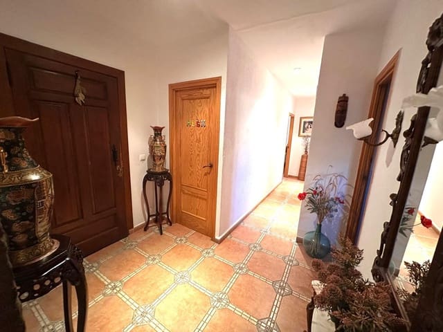 4 bedroom Villa for sale in Fuente Obejuna with pool - € 84,000 (Ref: 9360043)