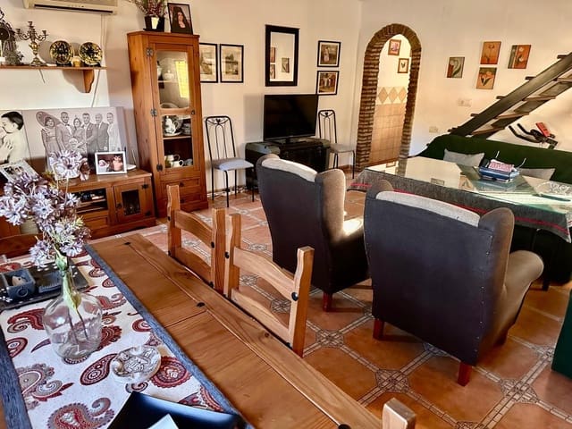 4 bedroom Villa for sale in Fuente Obejuna with pool - € 84,000 (Ref: 9360043)