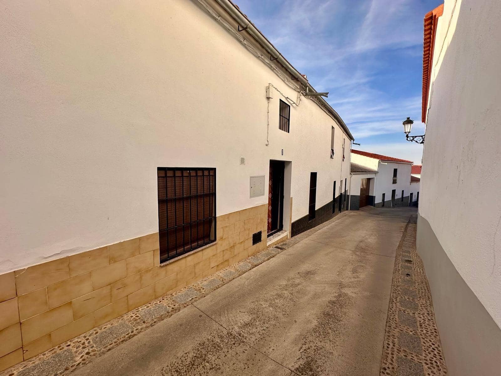 2 bedroom Townhouse for sale in Fuente Obejuna - € 38,000 (Ref: 9360044)