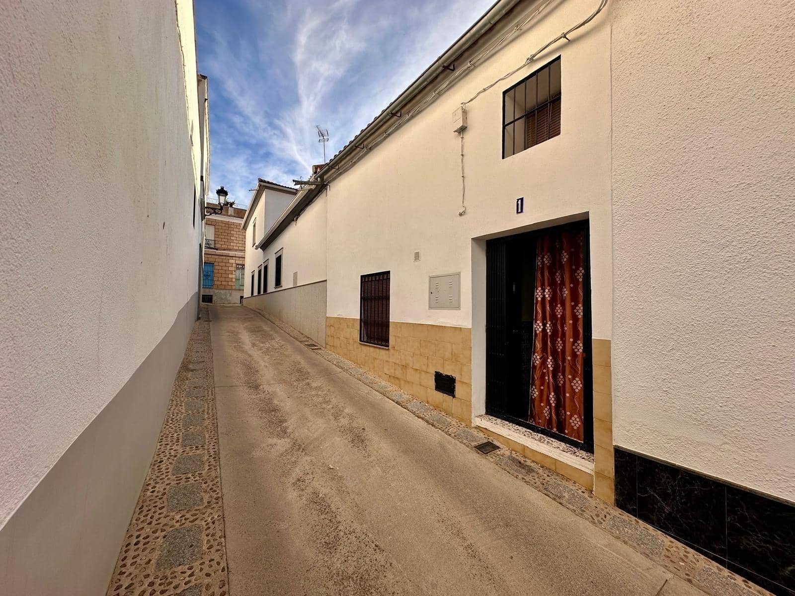 2 bedroom Townhouse for sale in Fuente Obejuna - € 38,000 (Ref: 9360044)