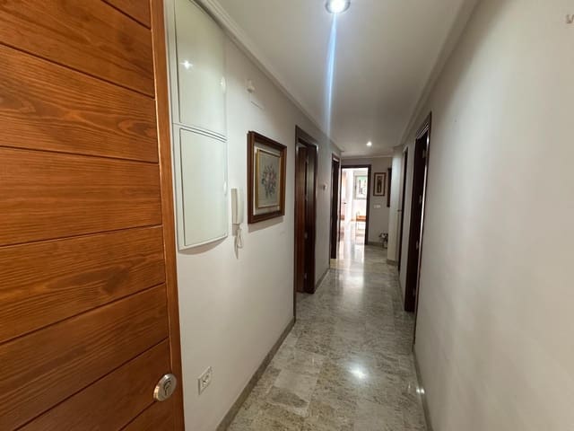 3 makuuhuone Asunto myytävänä paikassa Córdoba kaupunki mukana 
autotalli - 220 000 € (Ref: 9360055)