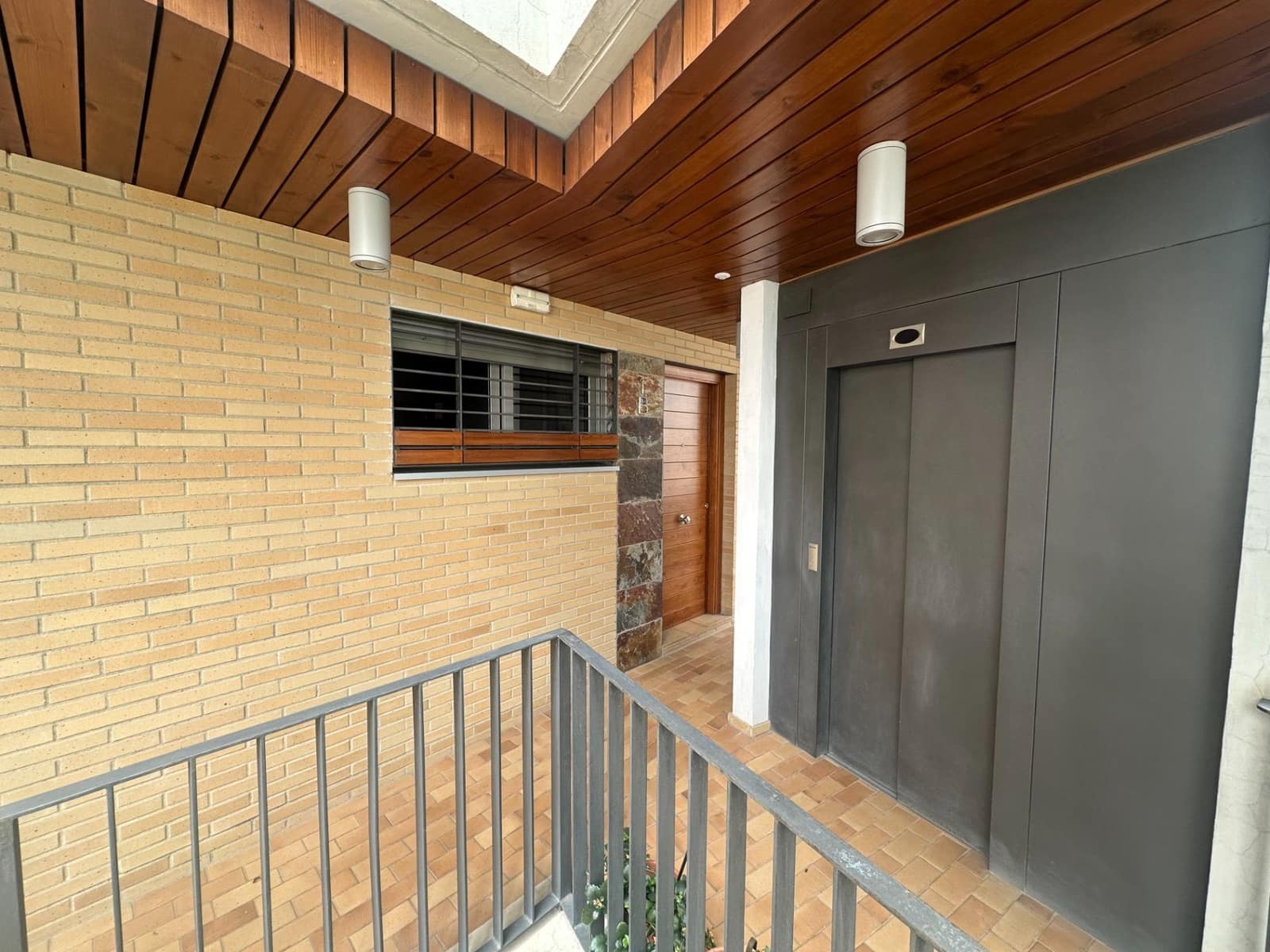 3 makuuhuone Asunto myytävänä paikassa Cordoba kaupunki mukana 
autotalli - 220 000 € (Ref: 9360055)