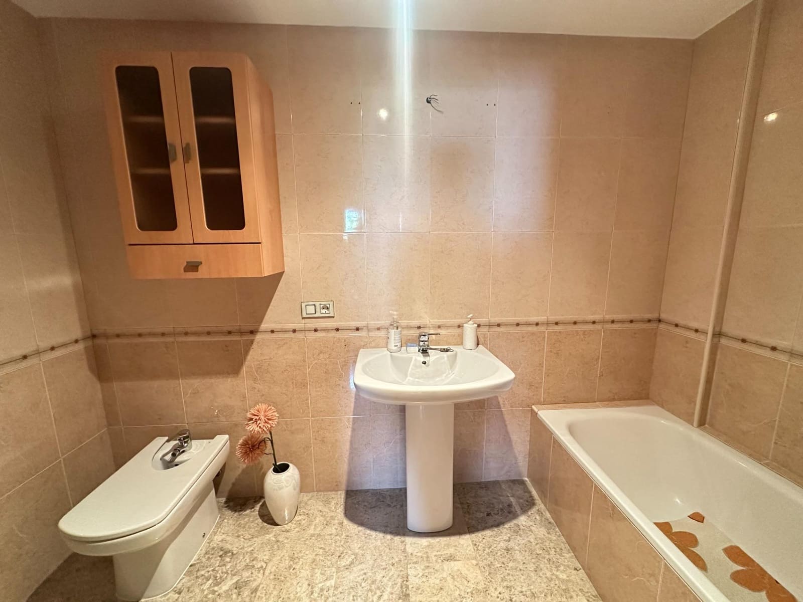 3 makuuhuone Asunto myytävänä paikassa Cordoba kaupunki mukana 
autotalli - 220 000 € (Ref: 9360055)