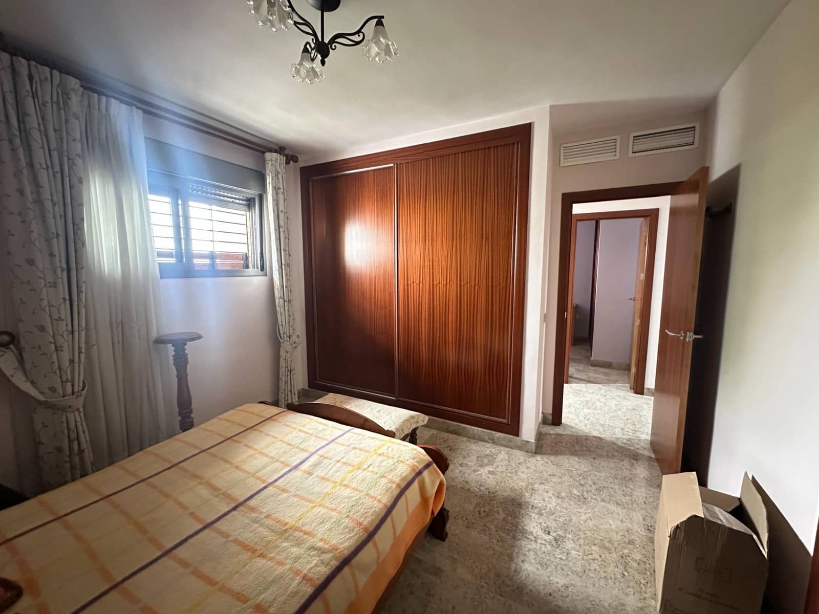 3 makuuhuone Asunto myytävänä paikassa Cordoba kaupunki mukana 
autotalli - 220 000 € (Ref: 9360055)