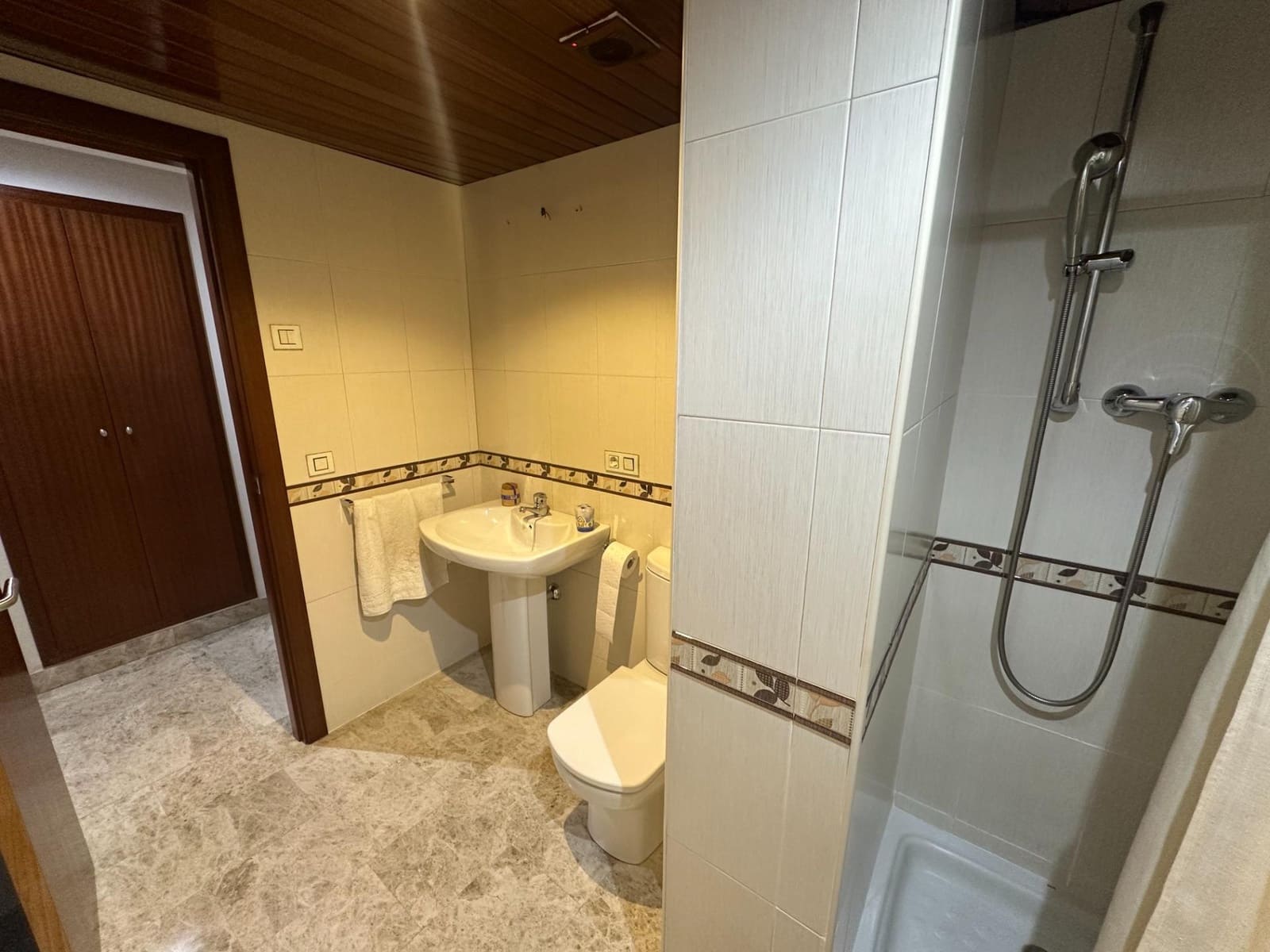 3 makuuhuone Asunto myytävänä paikassa Cordoba kaupunki mukana 
autotalli - 220 000 € (Ref: 9360055)