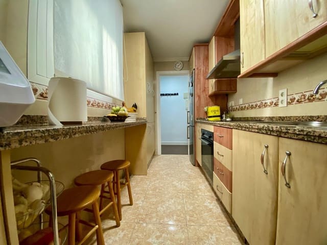 4 bedroom Flat for sale in Córdoba city with garage - € 150,000 (Ref: 9360066)