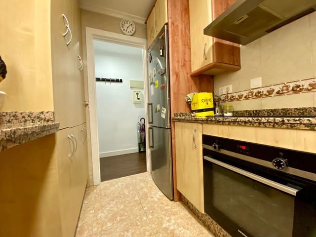 4 bedroom Flat for sale in Córdoba city with garage - € 150,000 (Ref: 9360066)