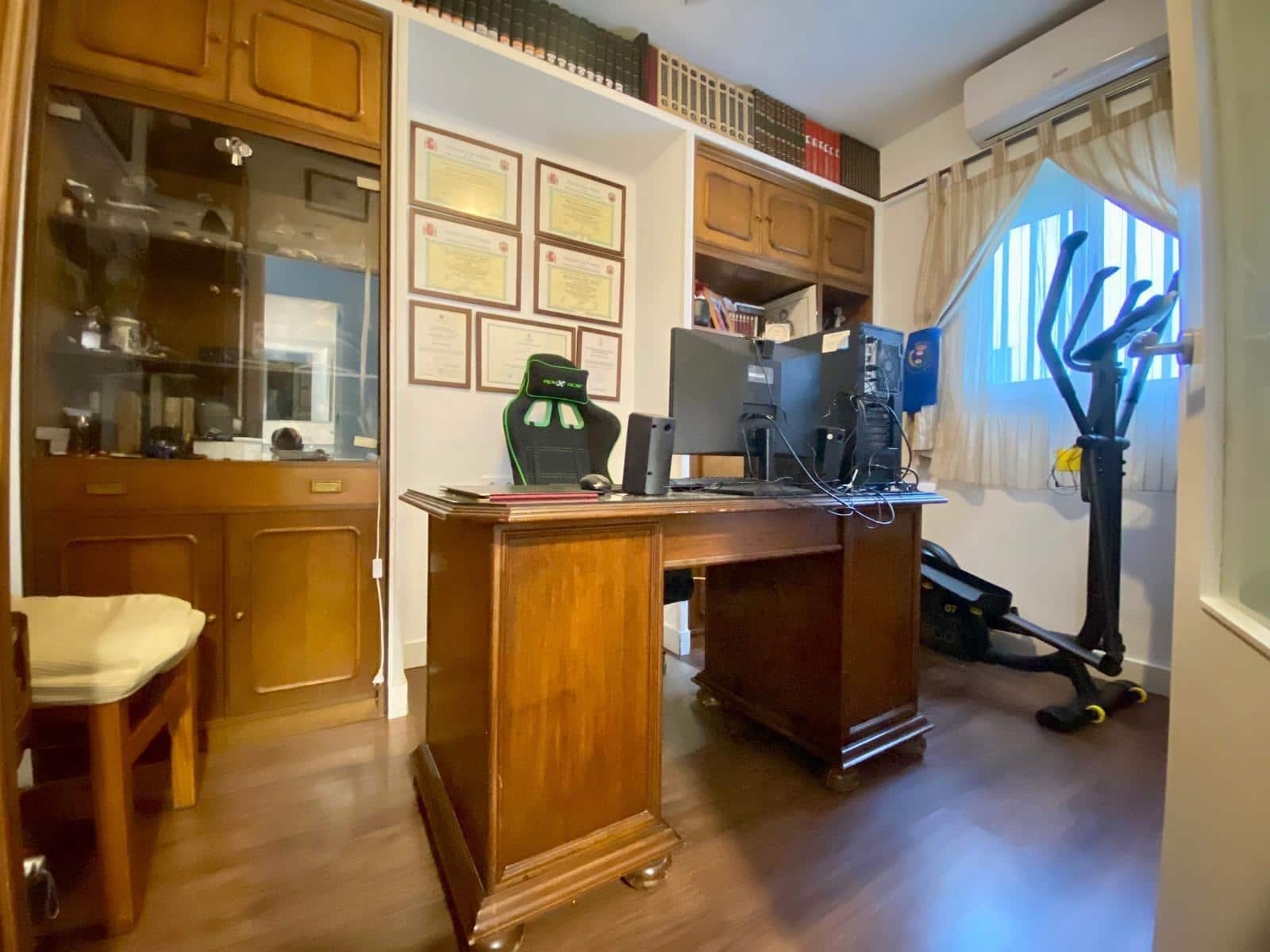 4 bedroom Flat for sale in Cordoba city with garage - € 150,000 (Ref: 9360066)