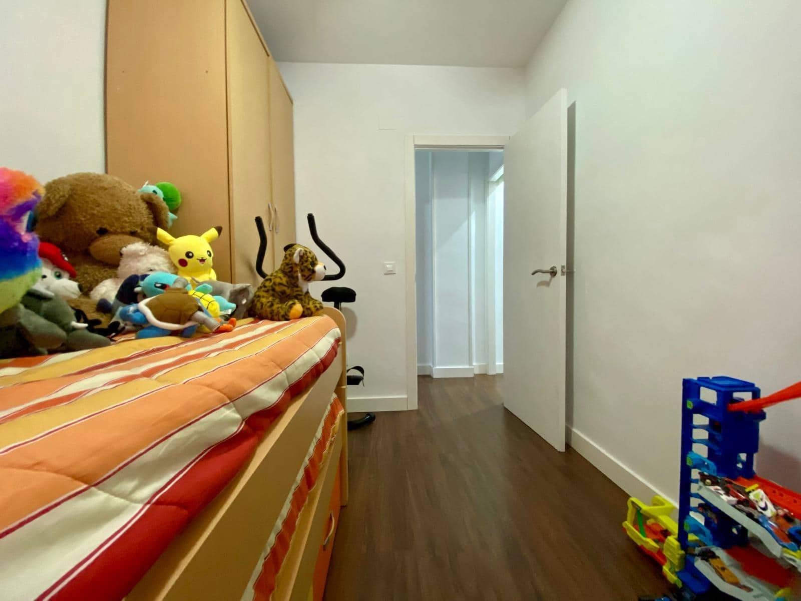 4 bedroom Flat for sale in Cordoba city with garage - € 150,000 (Ref: 9360066)