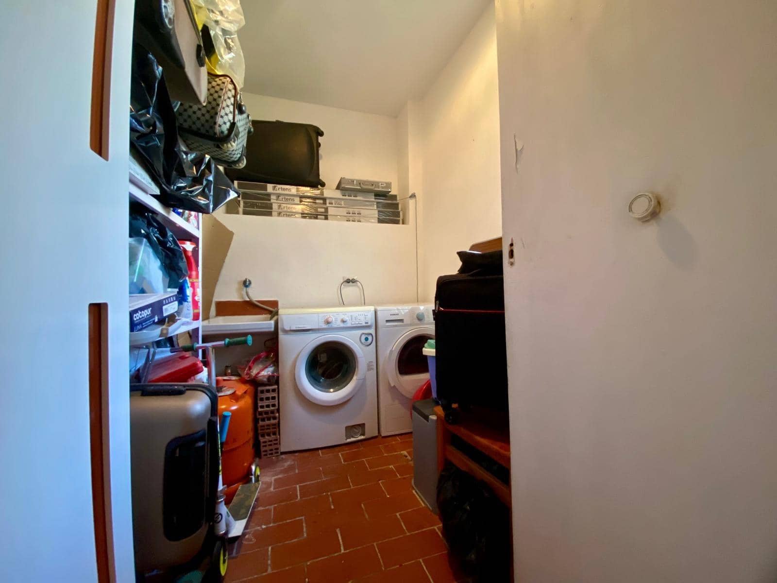 4 bedroom Flat for sale in Cordoba city with garage - € 150,000 (Ref: 9360066)