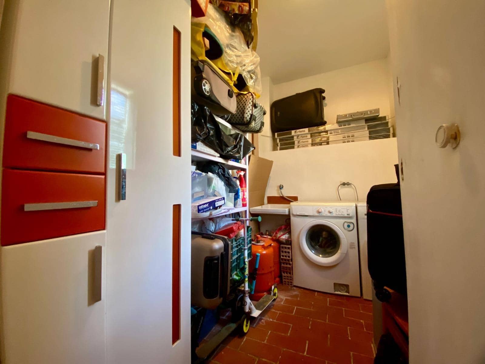 4 bedroom Flat for sale in Cordoba city with garage - € 150,000 (Ref: 9360066)