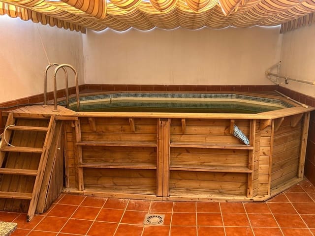 3 soverom Hus til salgs i San Rafael de la Albaida, Córdoba by med svømmebasseng garasje - € 340 000 (Ref: 9360073)