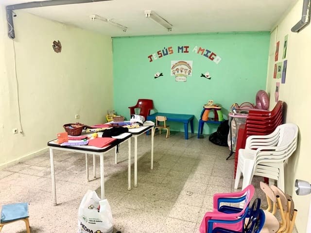 Kommersiell til salgs i Ciudad Jardín, Córdoba by - € 110 000 (Ref: 9360084)