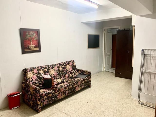 Kommersiell til salgs i Ciudad Jardín, Córdoba by - € 110 000 (Ref: 9360084)