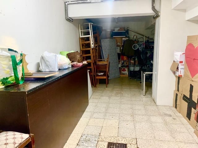 Kommersiell til salgs i Ciudad Jardín, Córdoba by - € 110 000 (Ref: 9360084)