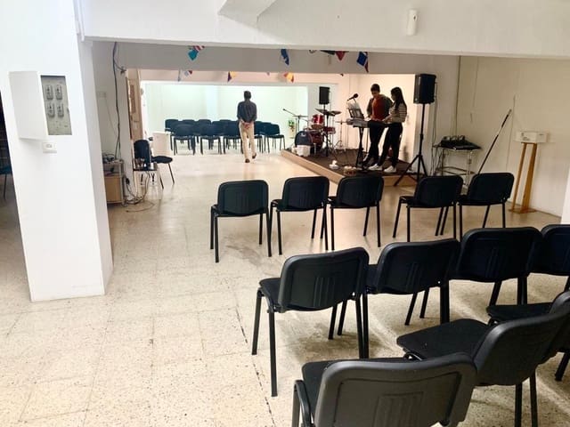 Kommersiell til salgs i Ciudad Jardín, Córdoba by - € 110 000 (Ref: 9360084)