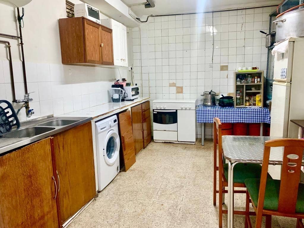 Kommersiell til salgs i Cordoba by - € 110 000 (Ref: 9360084)