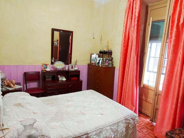 8 makuuhuone Omakotitalo myytävänä paikassa Córdoba kaupunki - 325 000 € (Ref: 9360085)