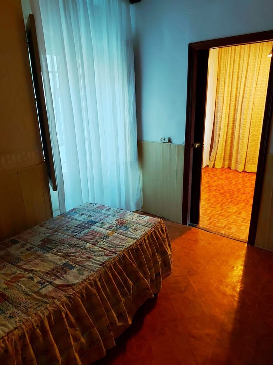 8 makuuhuone Omakotitalo myytävänä paikassa Cordoba kaupunki - 325 000 € (Ref: 9360085)